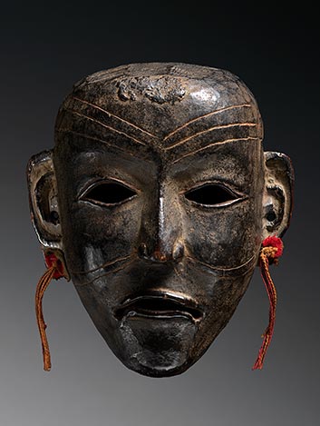 Photographer of tribal art, textiles, African art, Indonesian art, Asian art